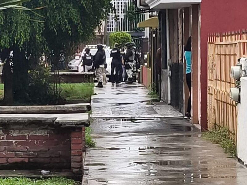 Sujetos asesinan al propietario de una camioneta para posteriormente robarla en Uruapan