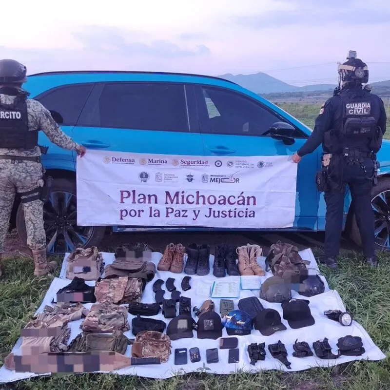 SSP y Defensa aseguran vehículo con equipo táctico tras persecución en Tlazazalca