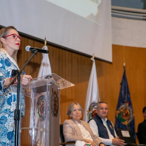 A compartir el conocimiento, llama Yarabí Ávila a estudiantes que participan en el Verano Nicolaita
