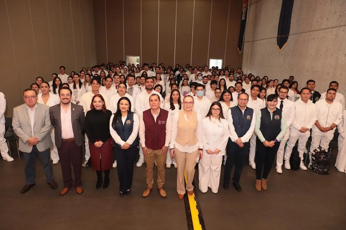 A ser agentes de cambio en las comunidades, convoca Yarabí Ávila a odontólogos nicolaitas-1