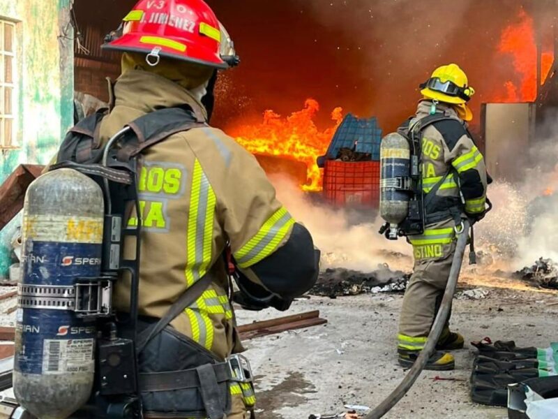 Alcanzó incendio en Morelia a 4 empresas; fuego ya está controlado: PC