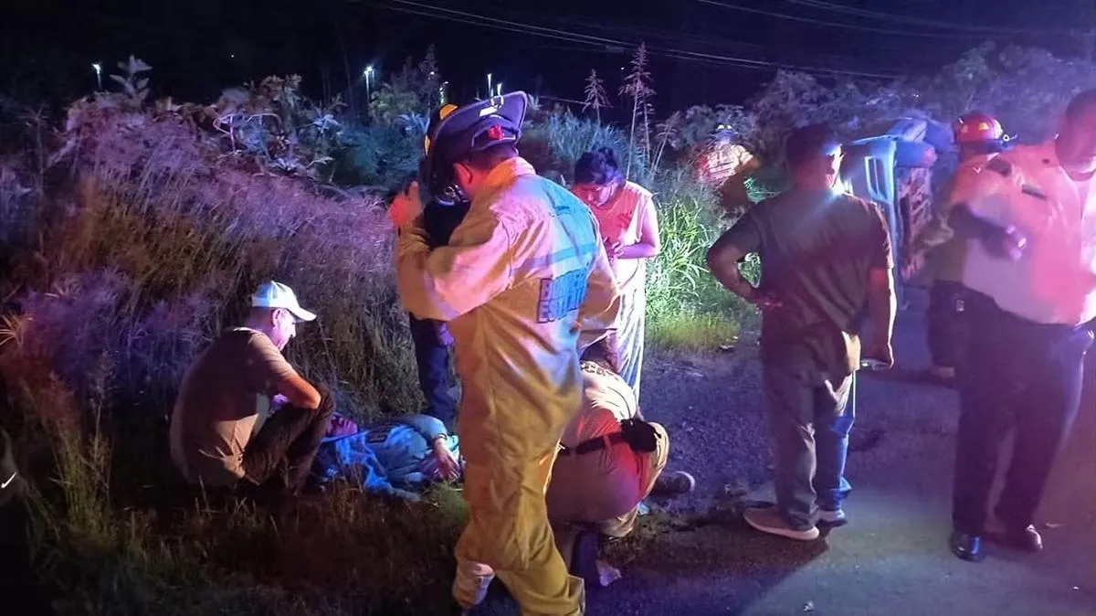 Aparatoso accidente en Atapaneo deja a dos personas lesionadas-1
