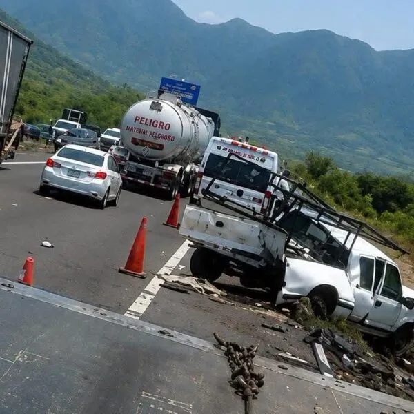 Aparatoso accidente en la Siglo XXI deja dos personas fallecidas y siete más lesionadas