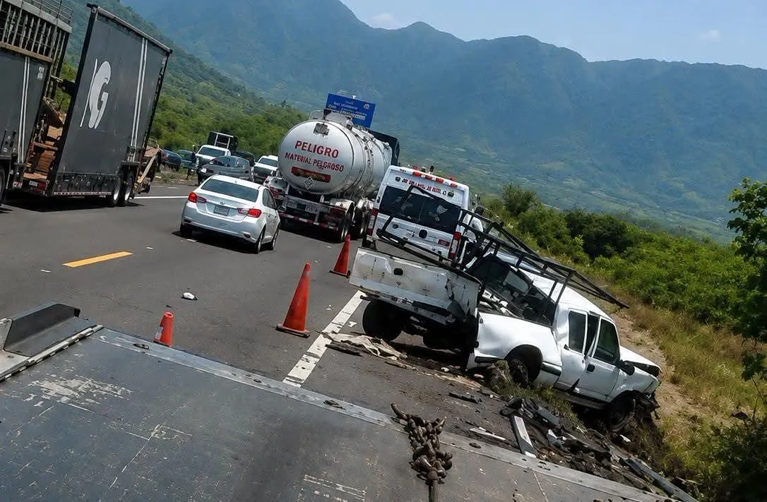Aparatoso accidente en la Siglo XXI deja dos personas fallecidas y siete más lesionadas
