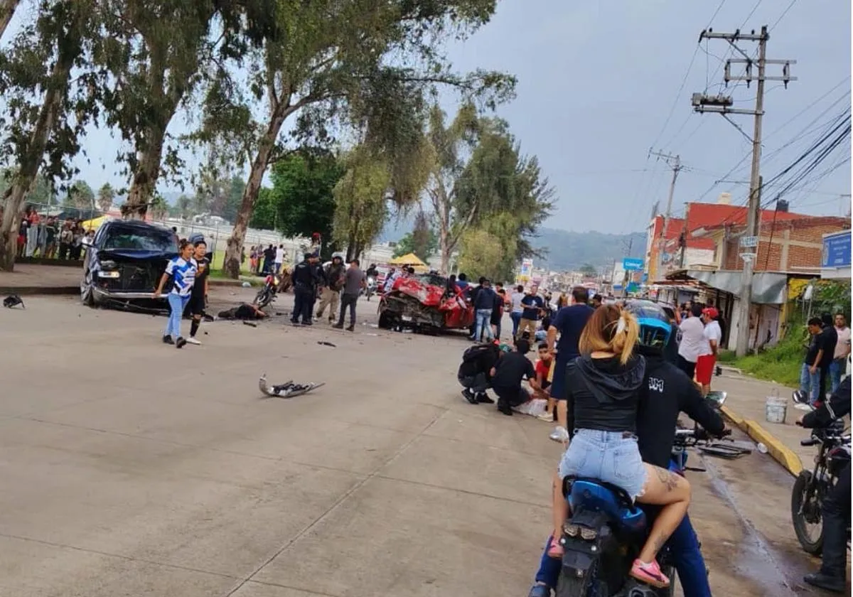 Aparatoso accidente en Uruapan deja a una persona sin vida y cinco más lesionadas-1