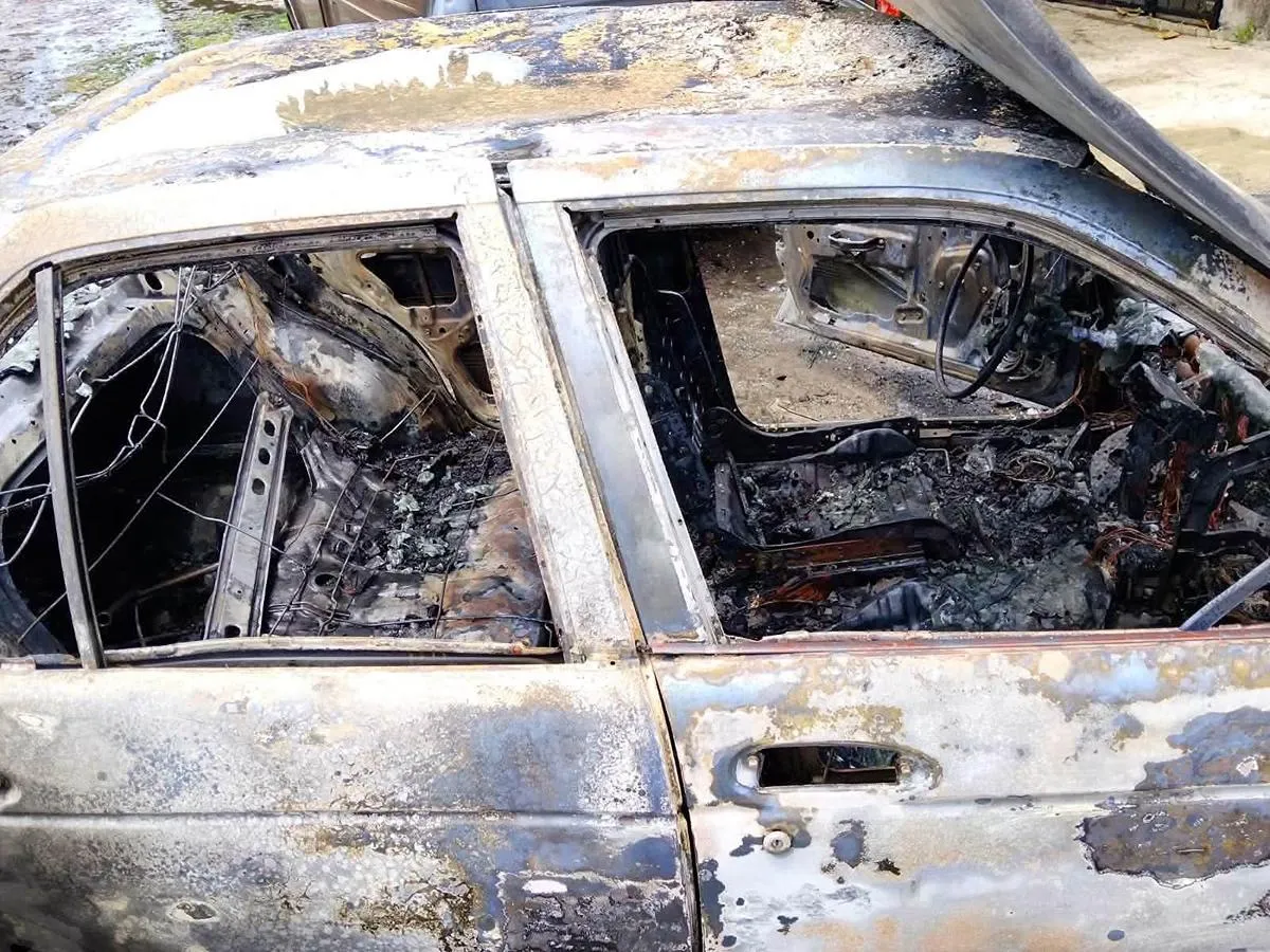 Apatzingán: Sujetos armados incendiaron con bombas molotov tres unidades de taxis