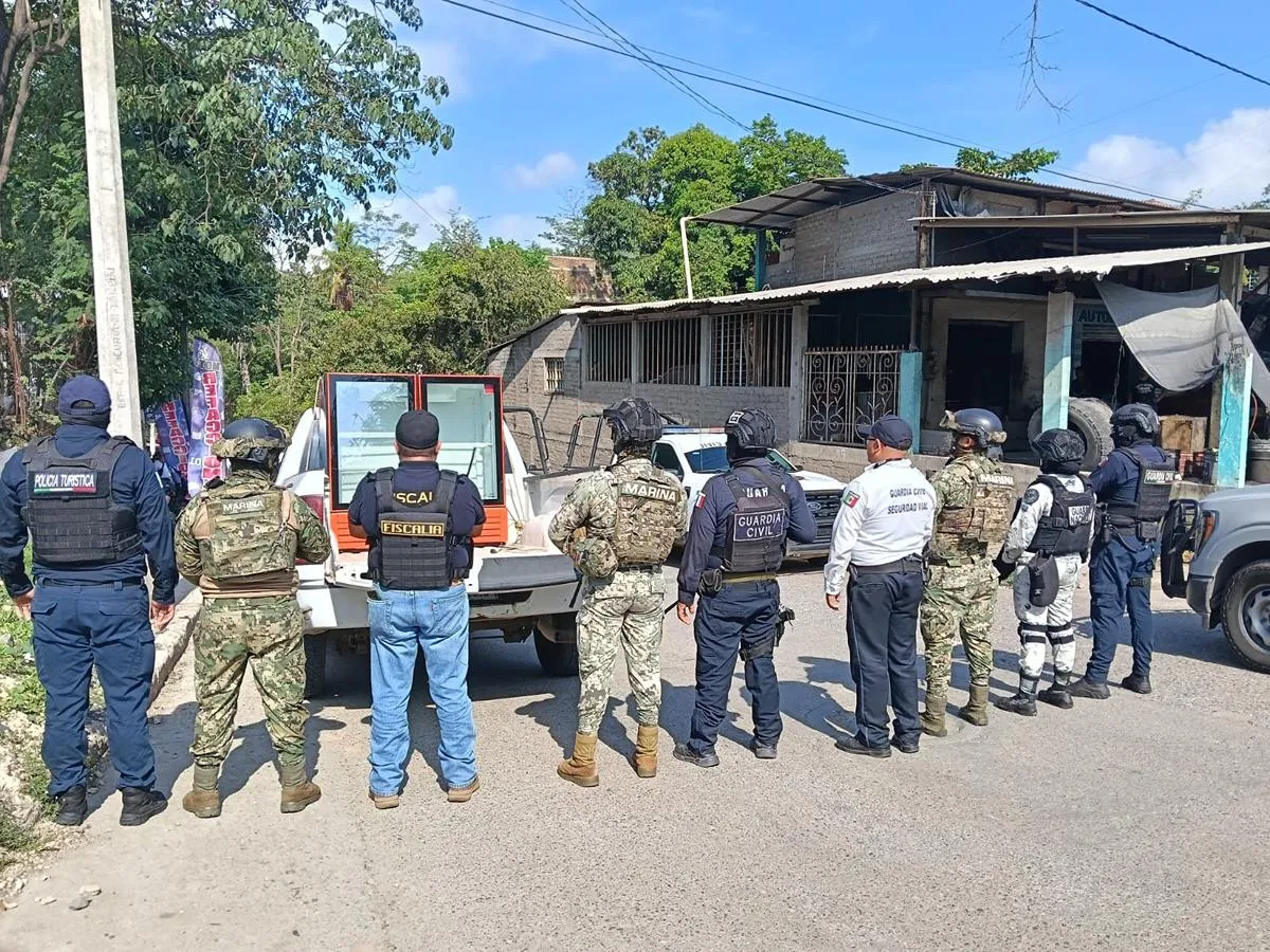 asegura FGE 13 refrigeradores que habían sido robados a una empresa refresquera en Lázaro Cárdenas