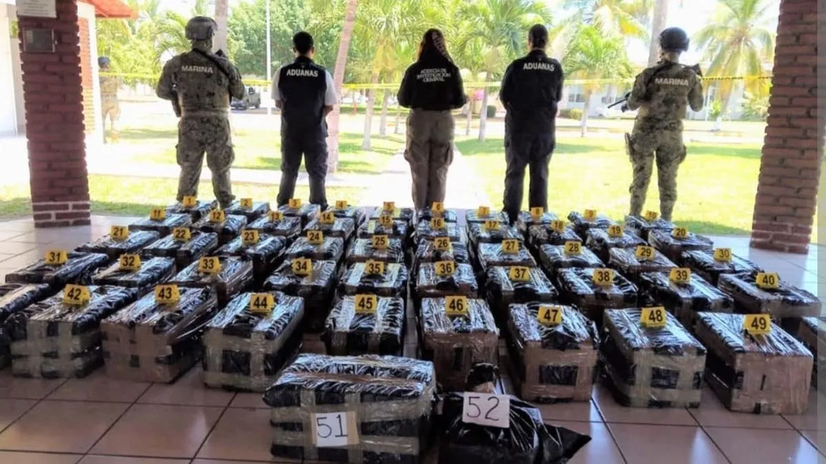 Aseguran 137 kilos de cocaína en puerto de Lázaro Cárdenas; Harfuch destaca operativo