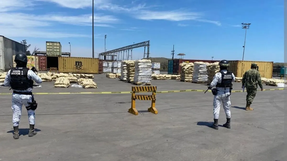 Aseguran 137 kilos de cocaína en puerto de Lázaro Cárdenas; Harfuch