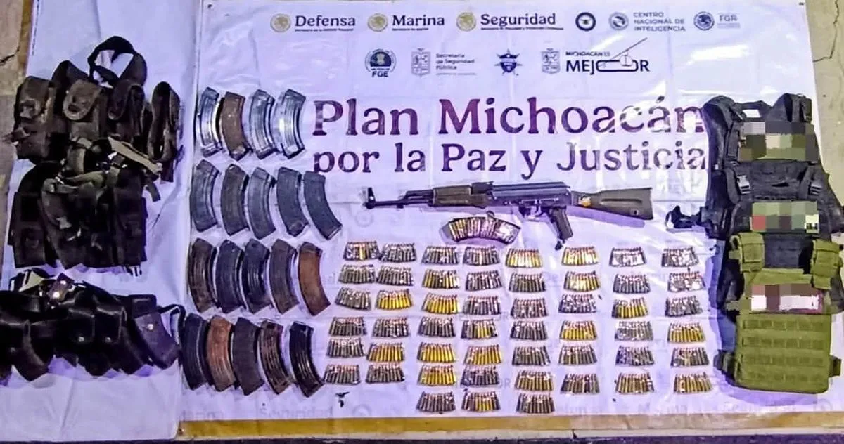 Aseguran Equipo táctico, armas, cartuchos útiles y motocicletas en operativo en Apatzingán