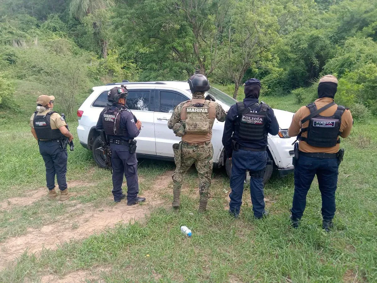 Aseguran vehículo blindado en Lázaro Cárdenas, Michoacán