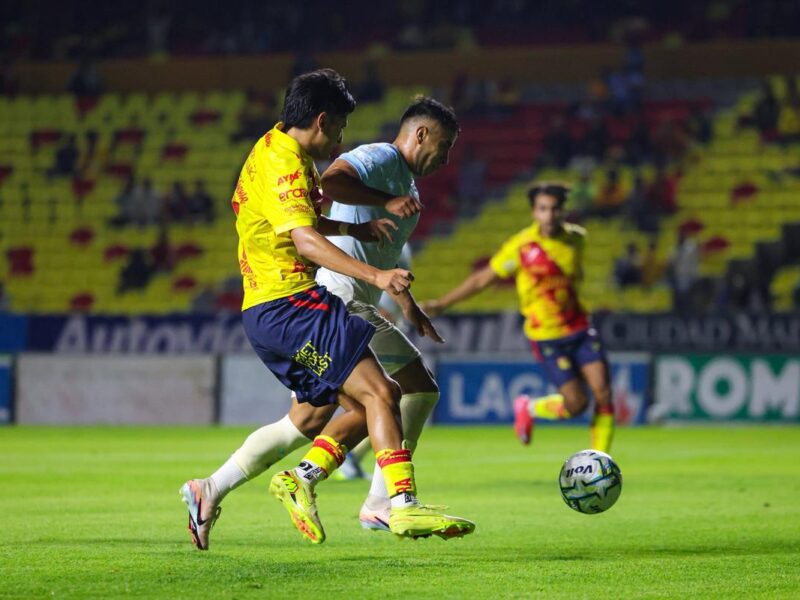 Atlético Morelia con 10 hombres debuta con remontada de 3-2 al Atlético La Paz