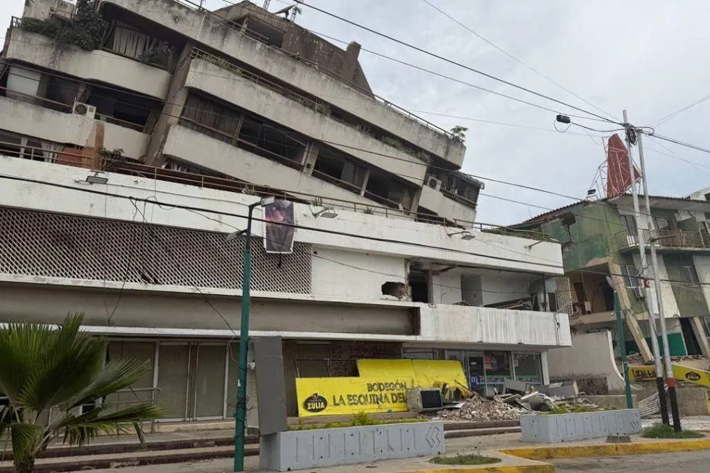 Aumentan a 3 mil 811 los muertos y reportan más de 17 mil personas sin hogar