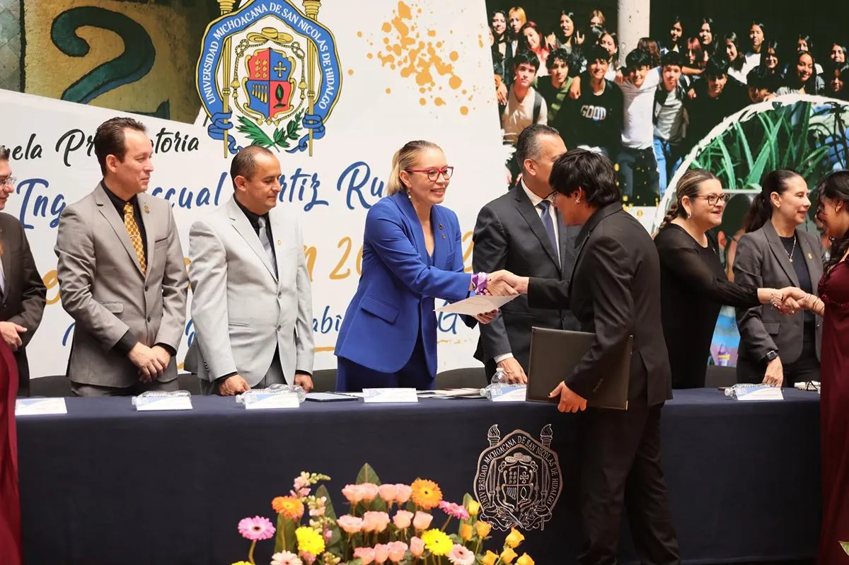 Bachillerato UNSNH se fortalece en beneficio de las y los estudiantes: Yarabí Ávila