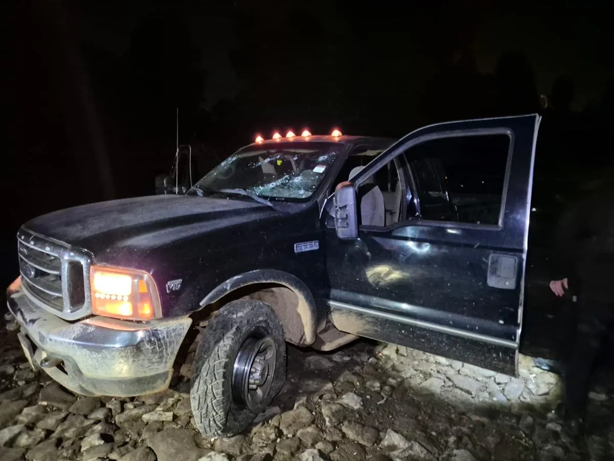 Balacera provoca pánico entre habitantes de Salvador Escalante, Michoacán; hallan tres camionetas abandonadas
