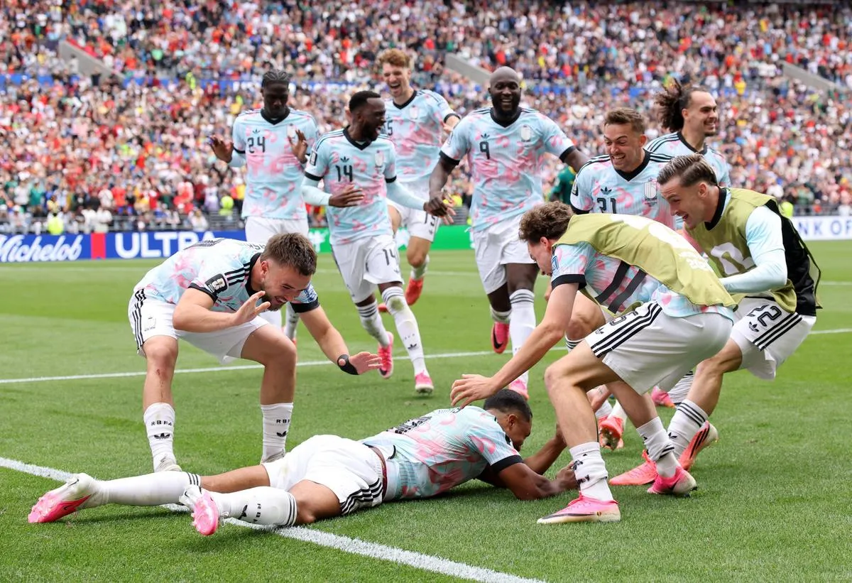 ¡Bélgica está en octavos de final al resucitar en 4 minutos y ganar con remontada de 3-2 a Senegal!