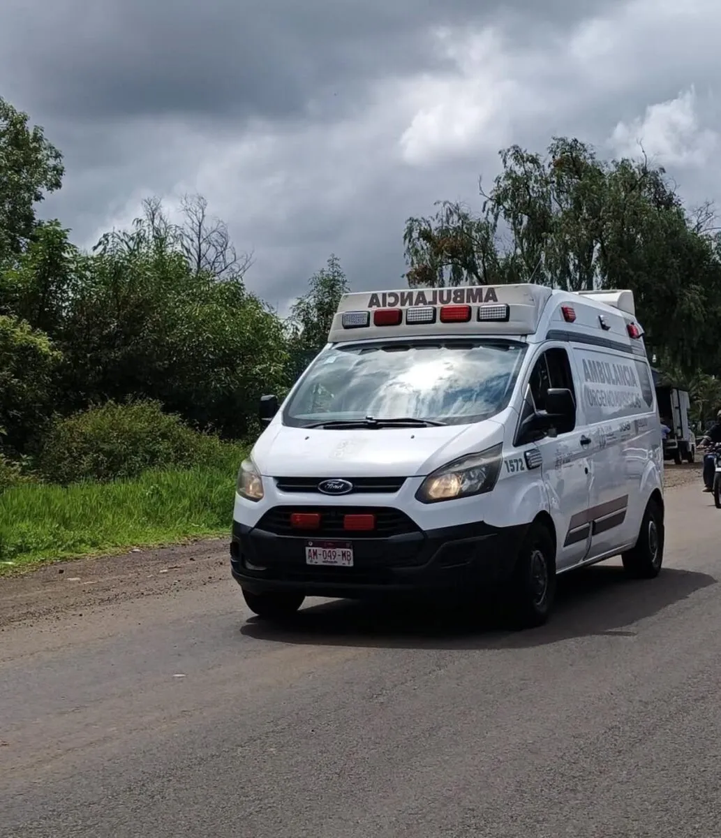 Camioneta perdió el control y volcó sobre la Quiroga-Morelia; provoca caos vial en el lugar-2