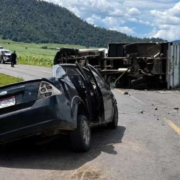 Choque frontal en la carretera Uruapan–Paracho deja dos personas fallecidas