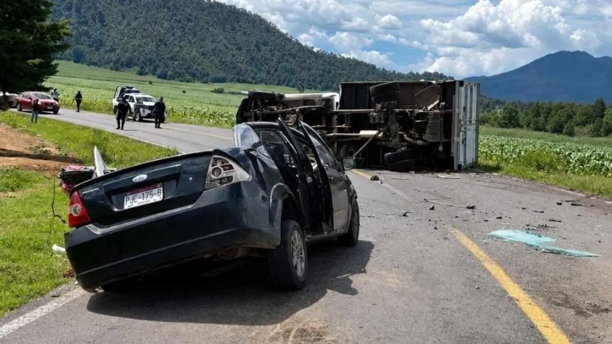 Choque frontal en la carretera Uruapan–Paracho deja dos personas fallecidas