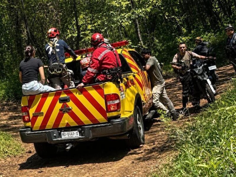 Ciclista queda atrapado en una barranca en el Cerro de la Cruz en Uruapan; fue rescatado