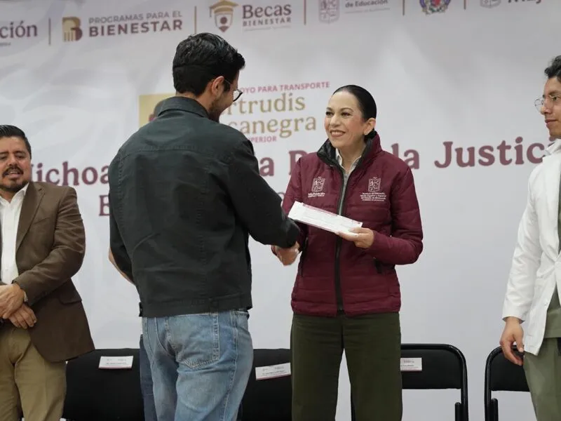 Con una inversión de más de 531 mdp, la Beca Gertrudis Bocanegra apoya a las y los universitarios michoacanos