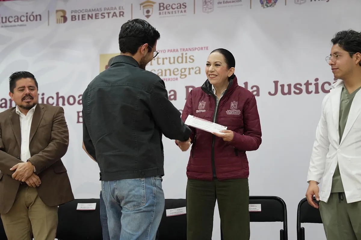 Con una inversión de más de 531 mdp, la Beca Gertrudis Bocanegra apoya a las y los universitarios michoacanos