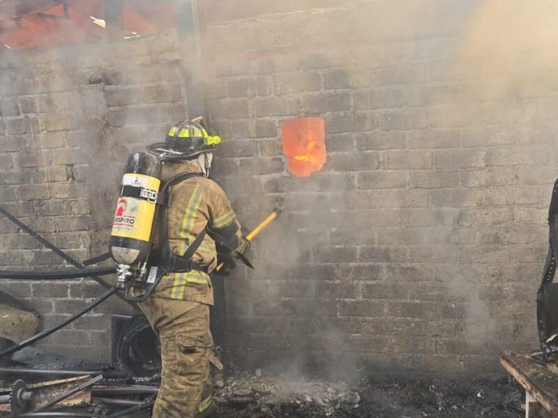 Atiende PC Michoacán incendio en fábrica de reciclaje en Morelia