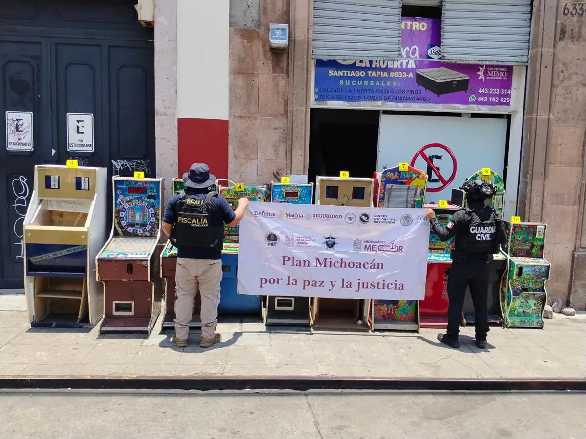 Durante cateo en Morelia aseguran 10 máquinas tragamonedas y presuntas drogas