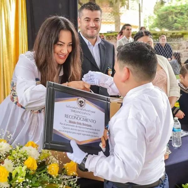 La educación abre oportunidades y construye el futuro de Zacapu: Mónica Valdez Pulido