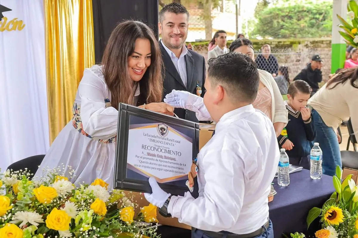 educación Zacapu Mónica Valdez Pulido