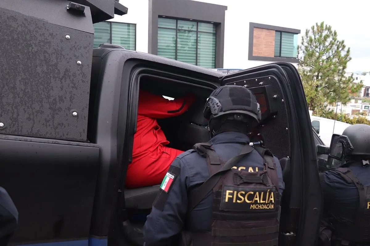 En acciones distintas, detiene FGE a dos personas y asegura droga durante operativo en Apatzingán