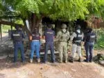 En cateo, asegura FGE Michoacán droga y detiene a 3 personas en Apatzingán