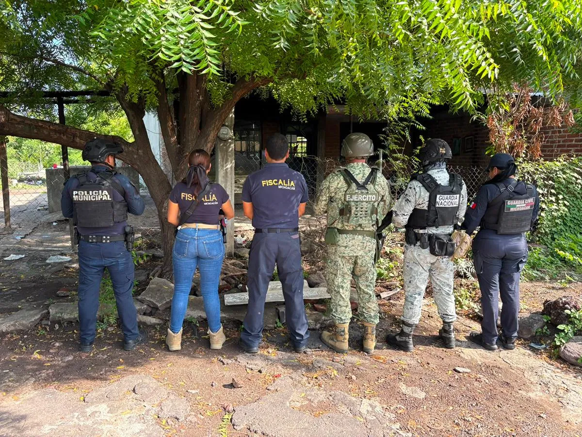 En cateo, asegura FGE Michoacán droga y detiene a 3 personas en Apatzingán