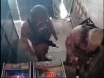En video, exhiben a presunto militar sembrando droga a dueño de comercio