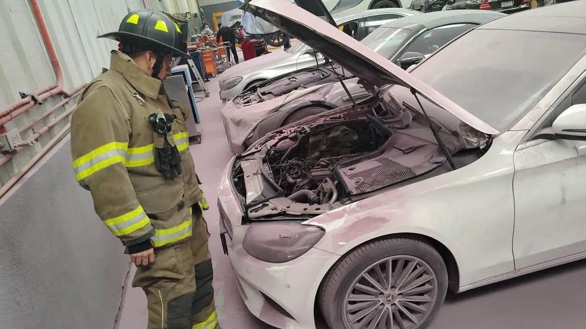 Explosión al interior de una agencia de vehículos en Morelia; deja dos mujeres heridas