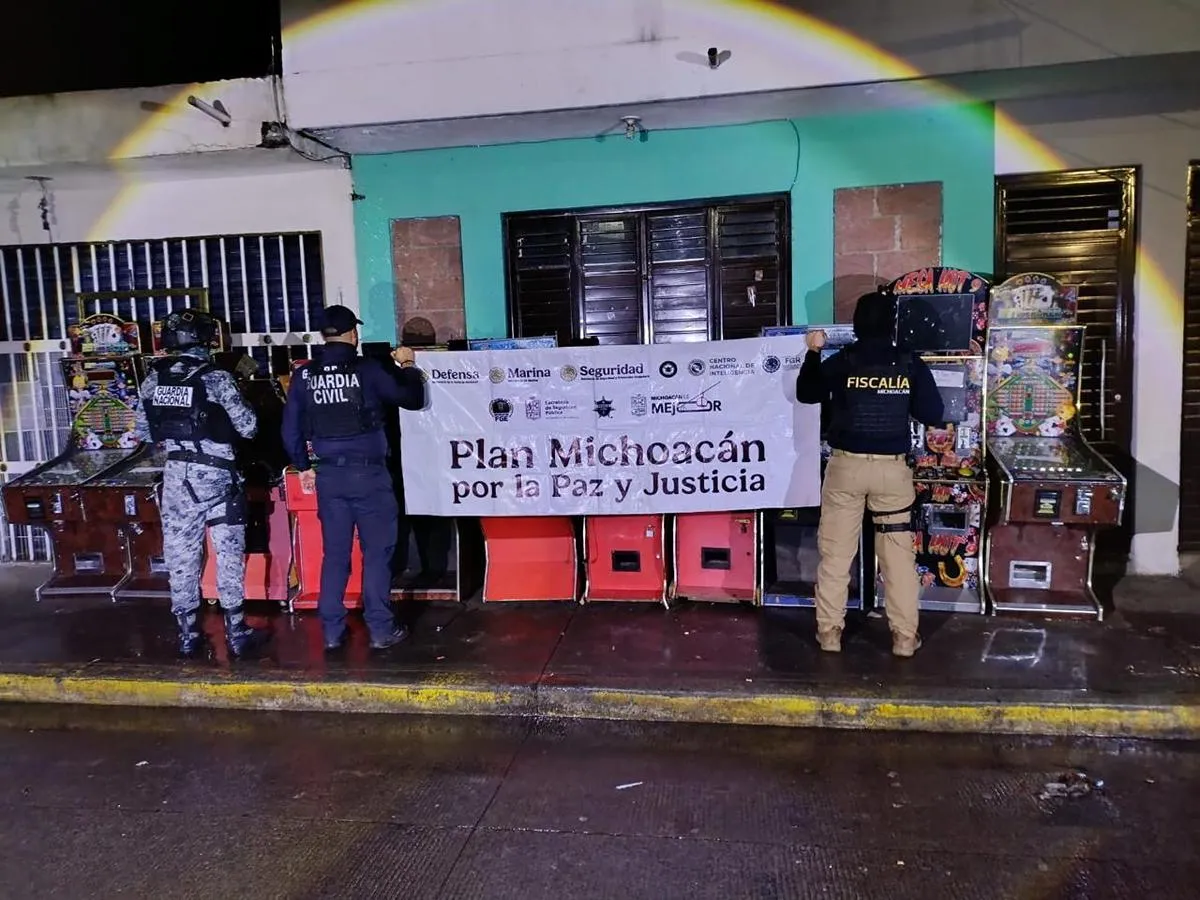 FGE asegura 49 máquinas tragamonedas, narcóticos y detiene a un hombre