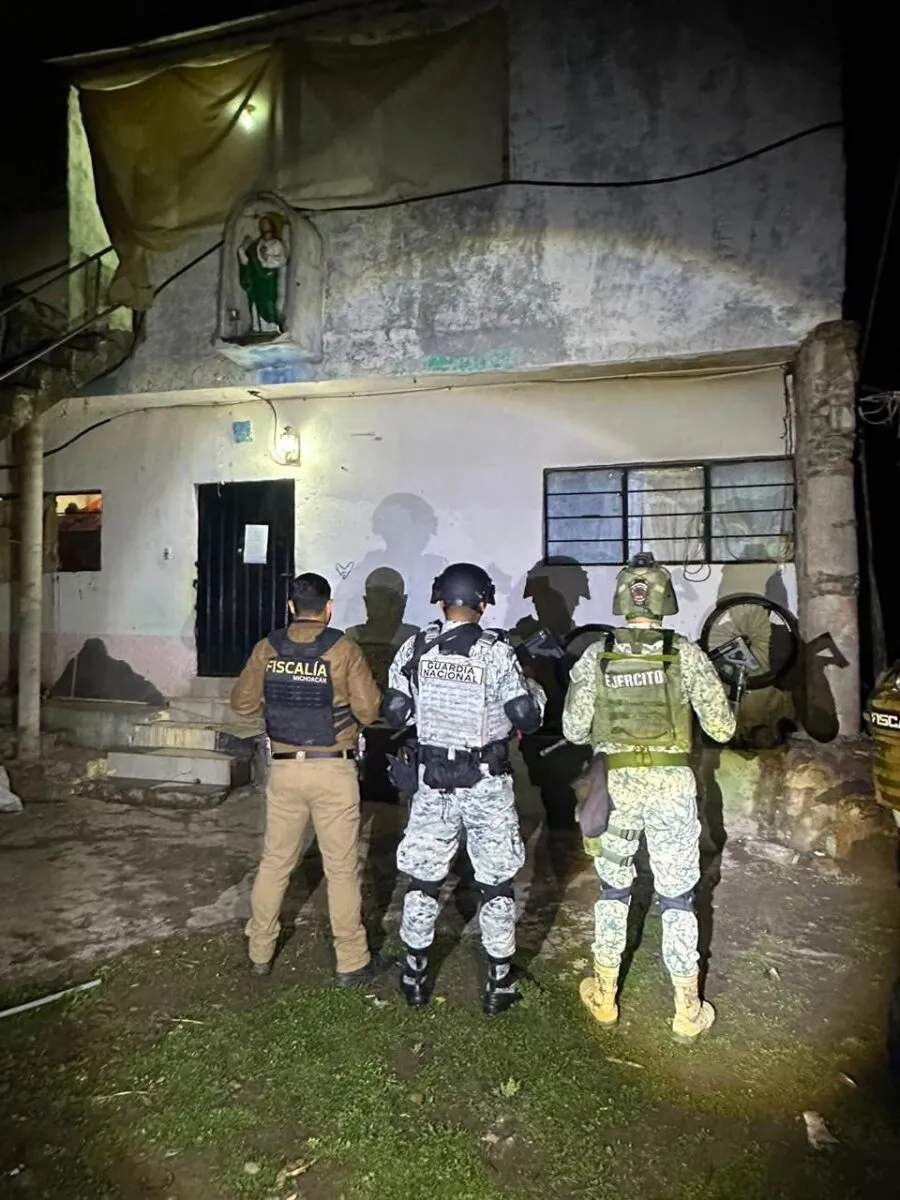 FGE ejecuta dos cateos en Tarímbaro; asegura 722 dosis de droga y detiene a tres personas-1