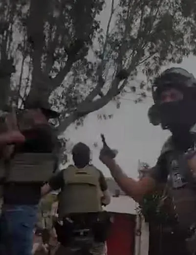 FGE revisa autenticidad de video de civiles armados en Cotija