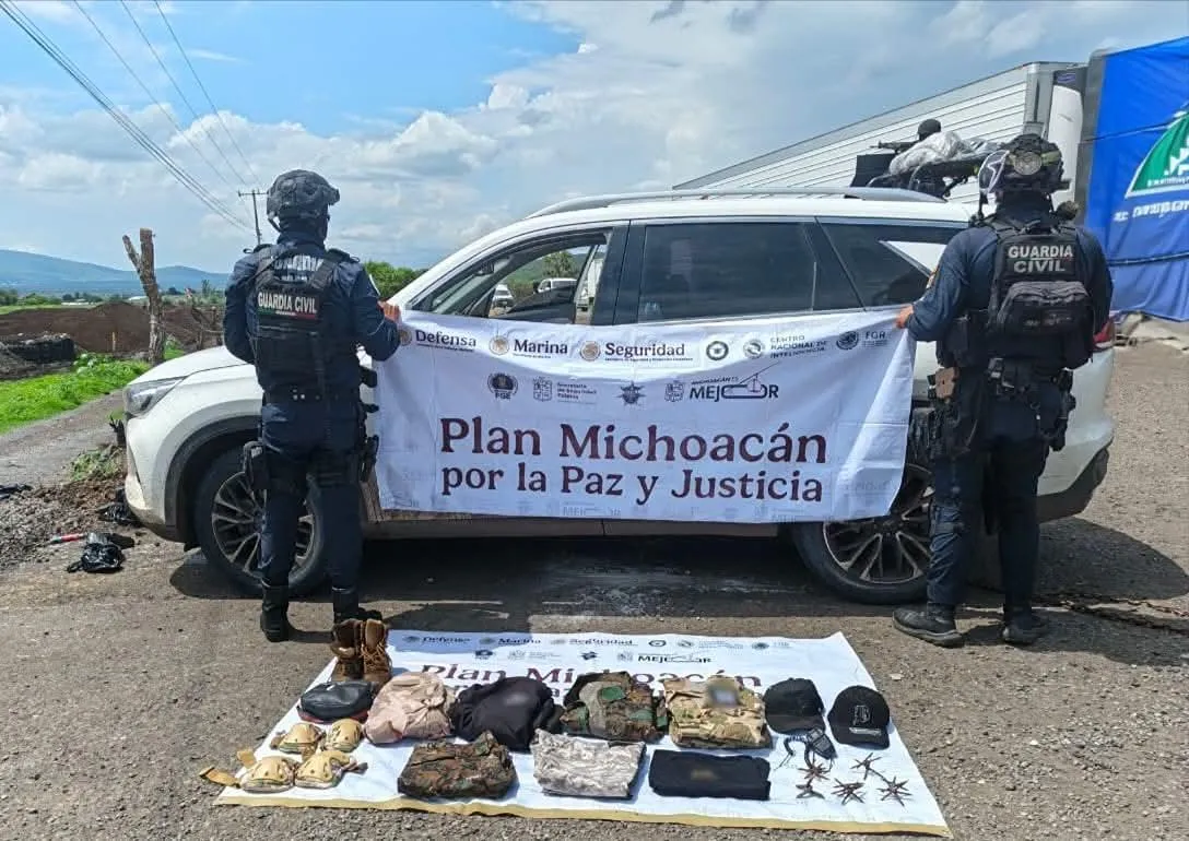 Guardia Civil asegura equipo táctico y una camioneta con reporte de robo en Zamora