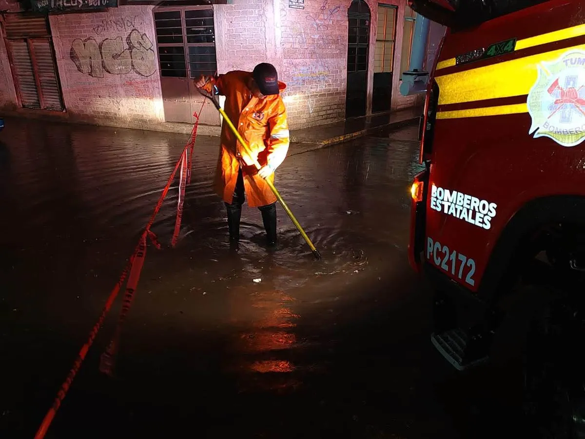 Han dejado últimas lluvias inundaciones de hasta 1.10 metros y 6 rescates en Morelia