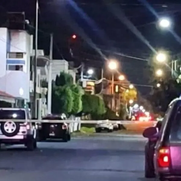 Hombre es baleado en intento de despojarlo de su camioneta en Uruapan