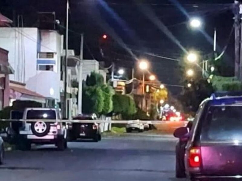 Hombre es baleado en intento de ser despojarlo de su camioneta en Uruapan