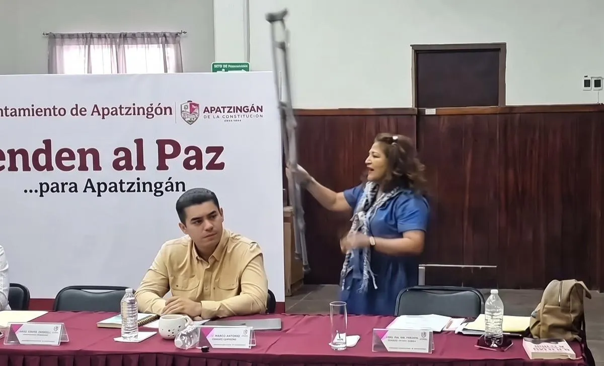 Impiden a regidora argumentar apoyo para víctimas de minas en Cabildo de Apatzingán