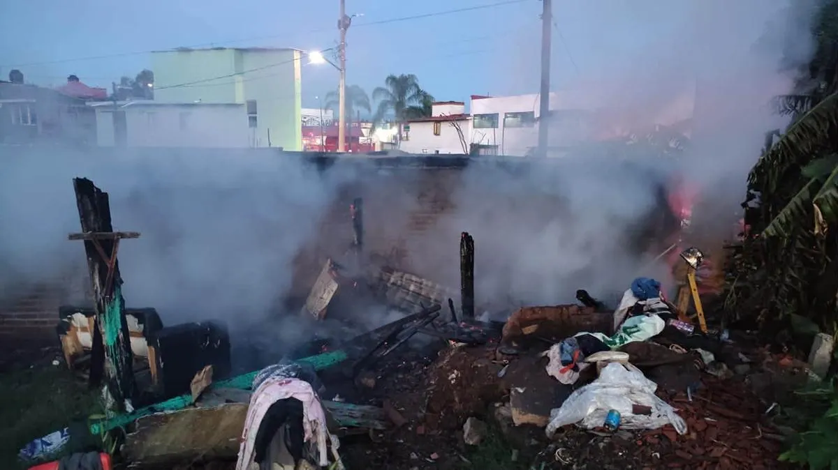 Incendio en inmueble abandonado moviliza a bomberos en la colonia Jacarandas de Morelia