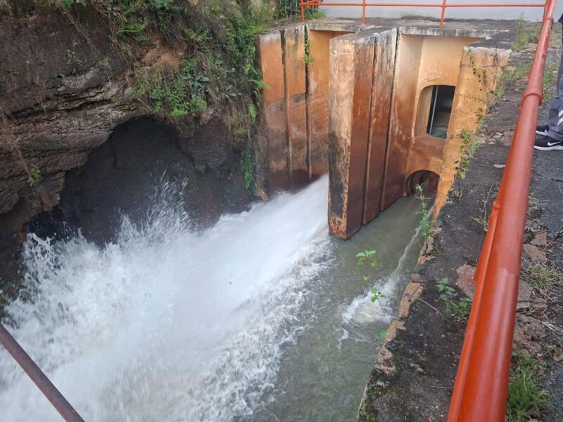 Inicia desfogue de la Presa de Conitzio; no hay riesgo para la población: Conagua