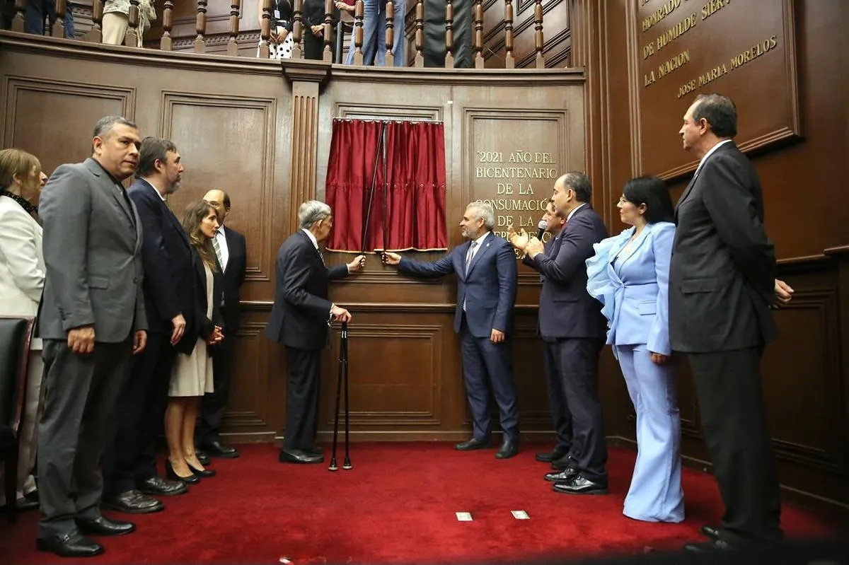 Inscriben con letras doradas el nombre de Amalia Solórzano en el Congreso; Bedolla destaca su legado-1
