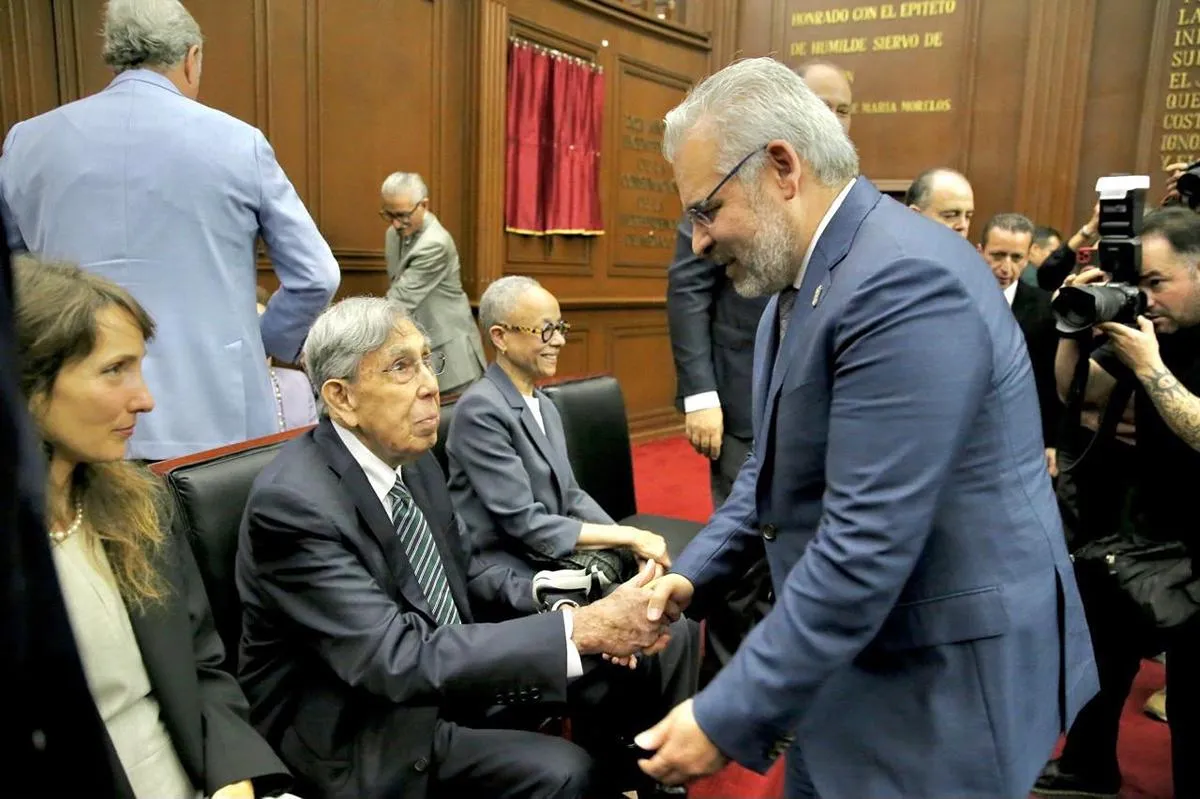 Inscriben con letras doradas el nombre de Amalia Solórzano en el Congreso; Bedolla destaca su legado-2