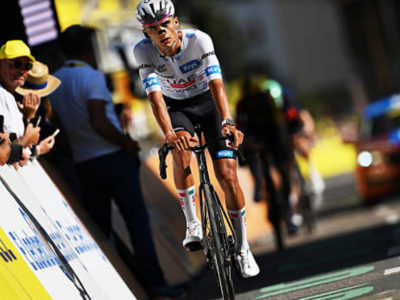 Isaac del Toro defiende con todo su tercer general y el maillot blanco tras la etapa 19 del Tour de Francia