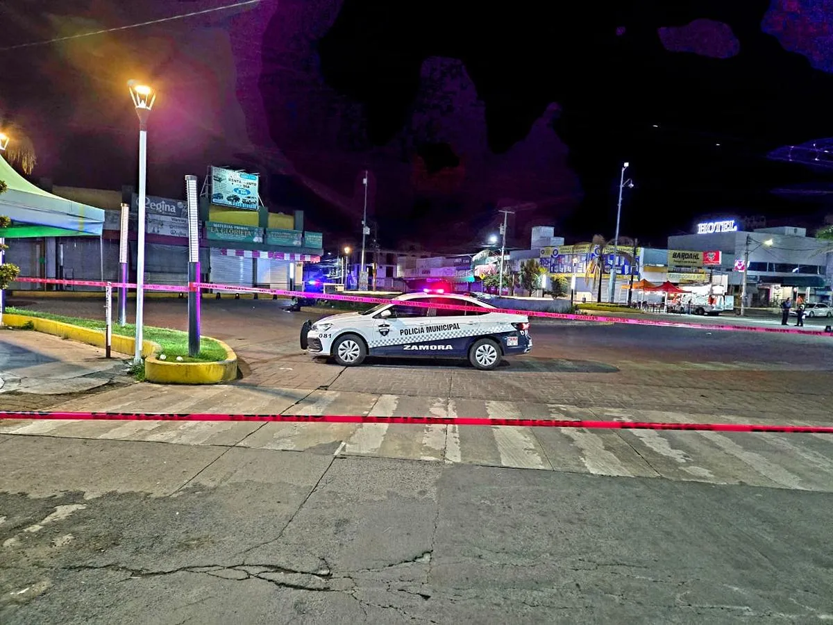 Joven motociclista pierde la vida tras choque contra una barra de contención en Zamora