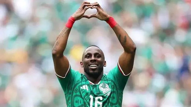 Julián Quiñones club Liga Premier